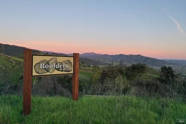 $2,000,000 | 594 Artisan Circle, Geyserville, CA 95441