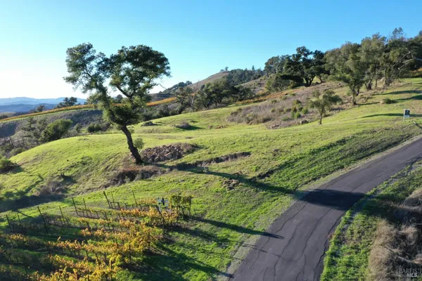 $2,000,000 | 594 Artisan Circle, Geyserville, CA 95441