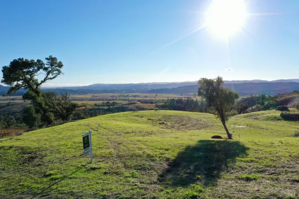 $2,000,000 | 594 Artisan Circle, Geyserville, CA 95441