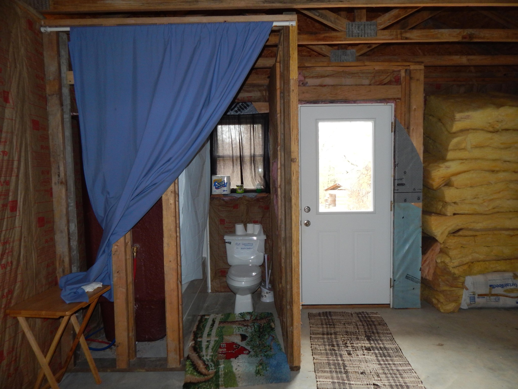 539 Glades Road Sunbright, TN 37872 - Photo 19 of 28 a view of an entryway with a livingroom