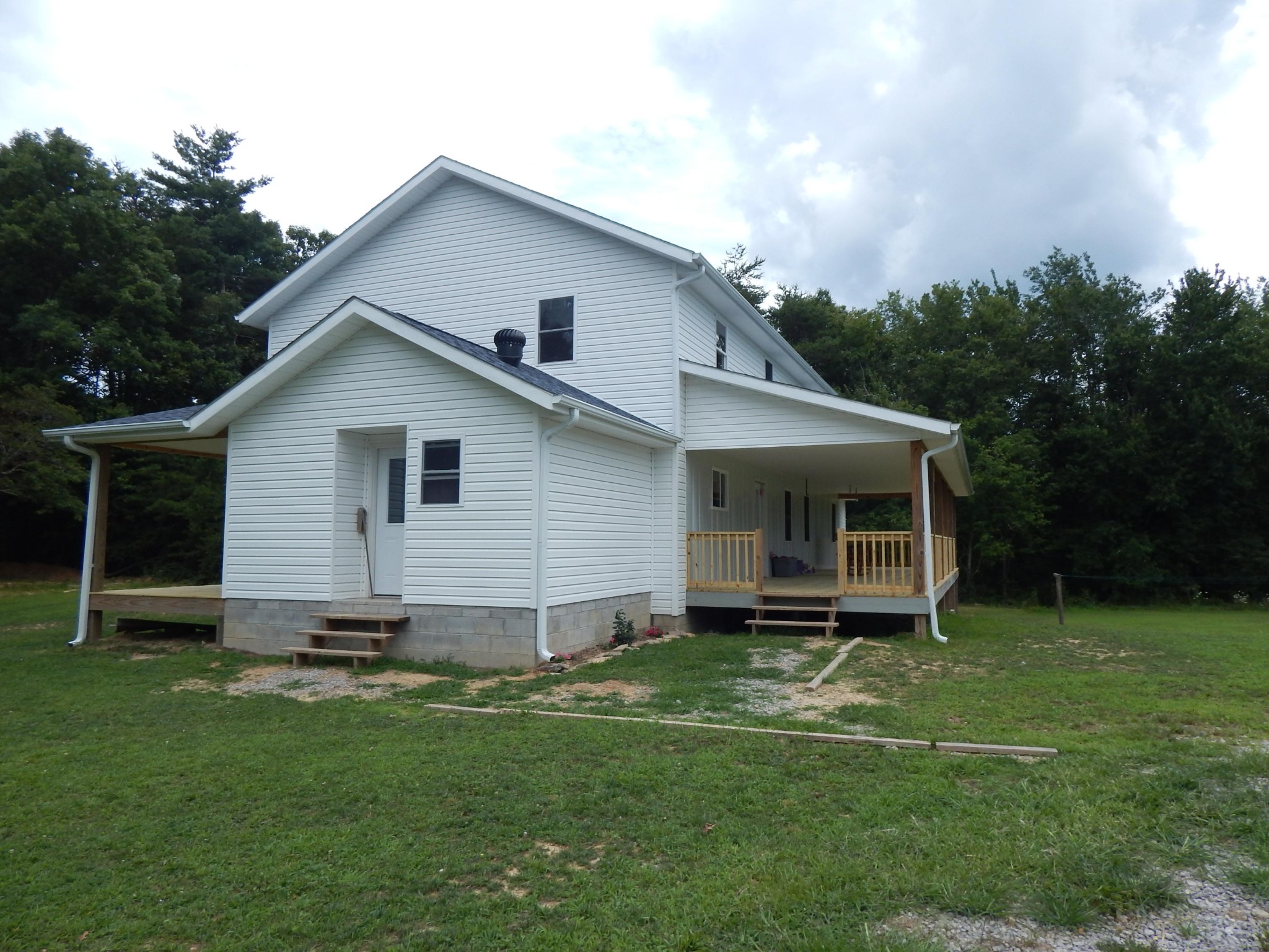 539 Glades Road Sunbright, TN 37872 - Photo 3 of 28 a view of a backyard with a garden