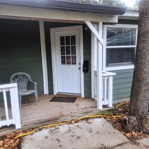 $1,300 | 397 Lacy Drive, Unit B, Elgin, TX 78621