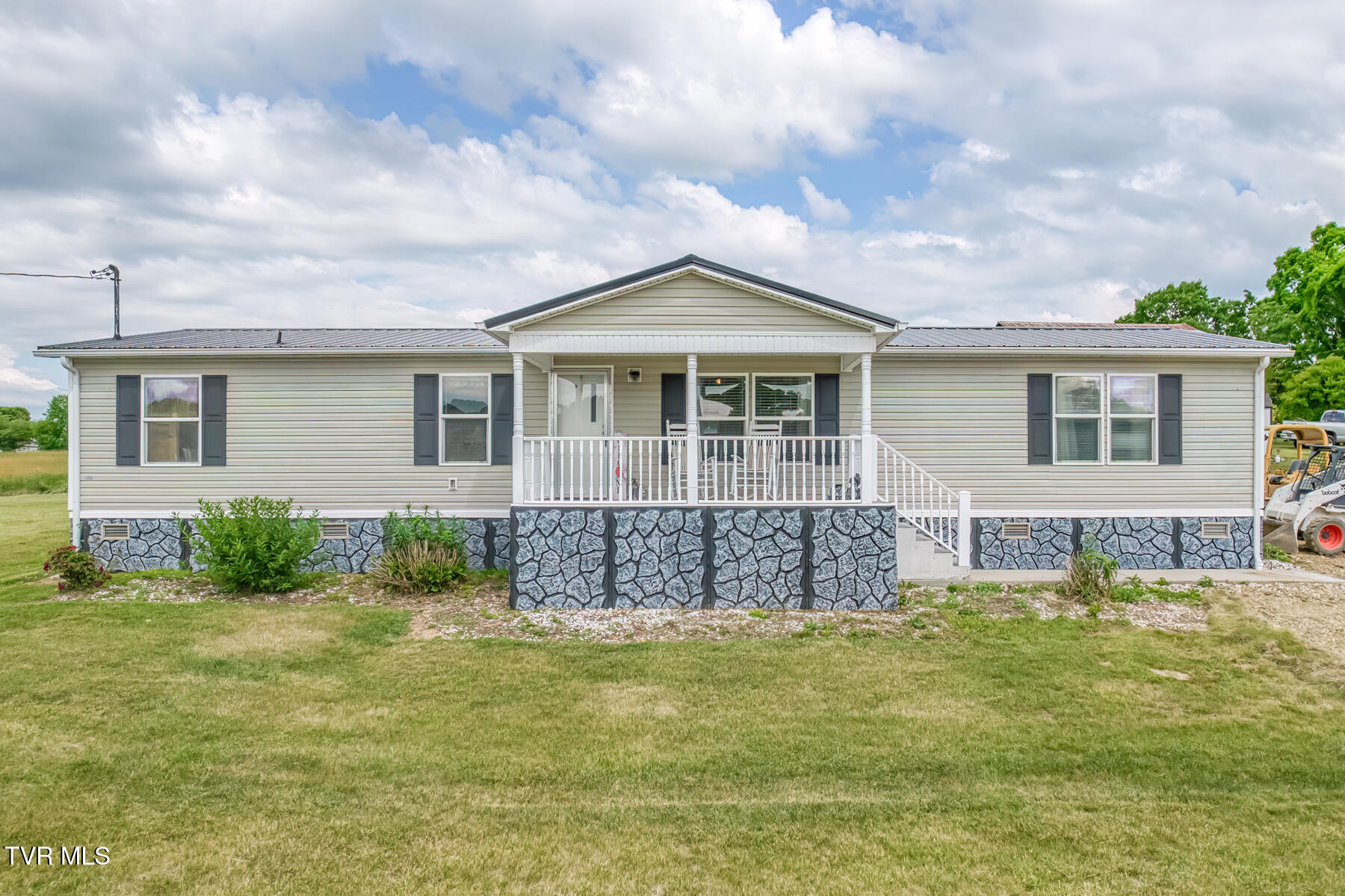 2069 Devault Bridge Road Piney Flats, TN 37686 - Photo 1 of 36 2069 Devault Bridge Rd-1
