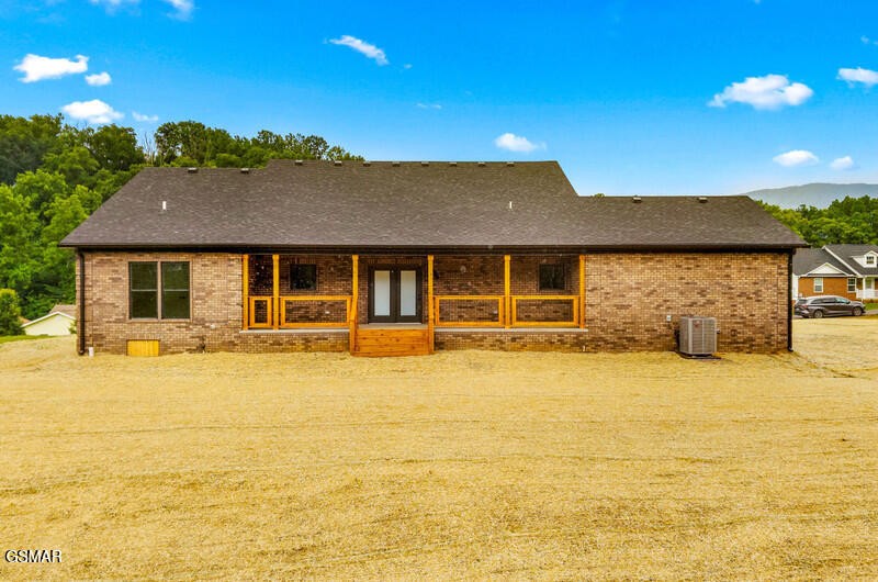 249 Buttercup Way Newport, TN 37821 - Photo 3 of 38 Gallery Image 3