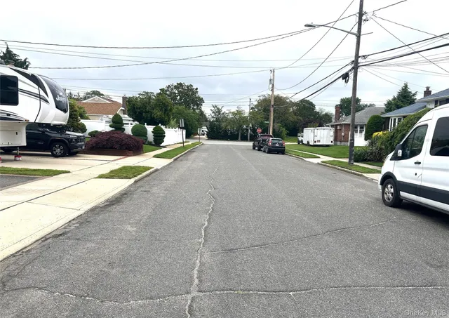 $840,000 | 11 Berryhill Lane, Bethpage, NY 11714