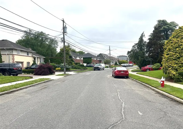 $840,000 | 11 Berryhill Lane, Bethpage, NY 11714