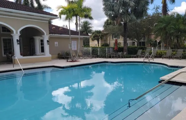 $280,000 | 6533 Emerald Dunes Drive, Unit 304, West Palm Beach, FL 33411