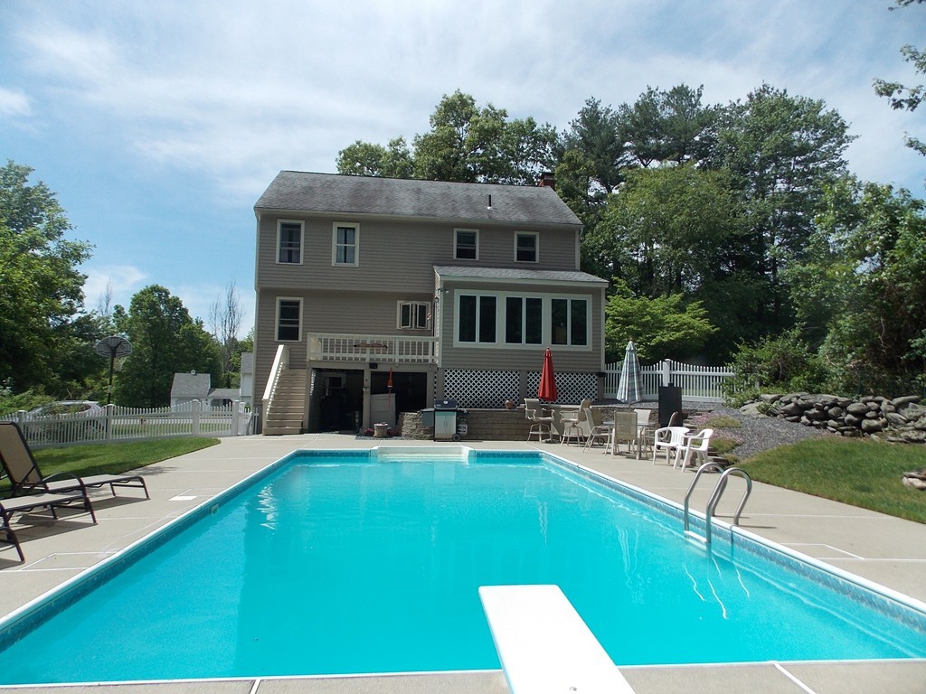 9 Philip Road Hudson, MA 01749 - Photo 17 of 20