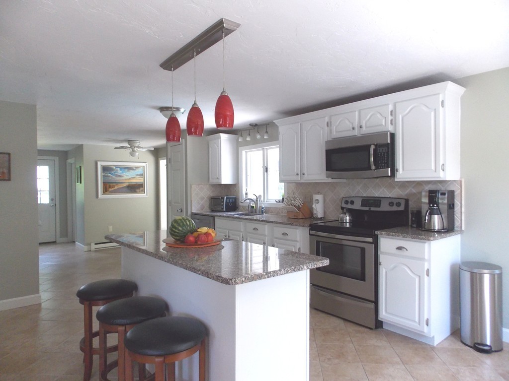 9 Philip Road Hudson, MA 01749 - Photo 3 of 20