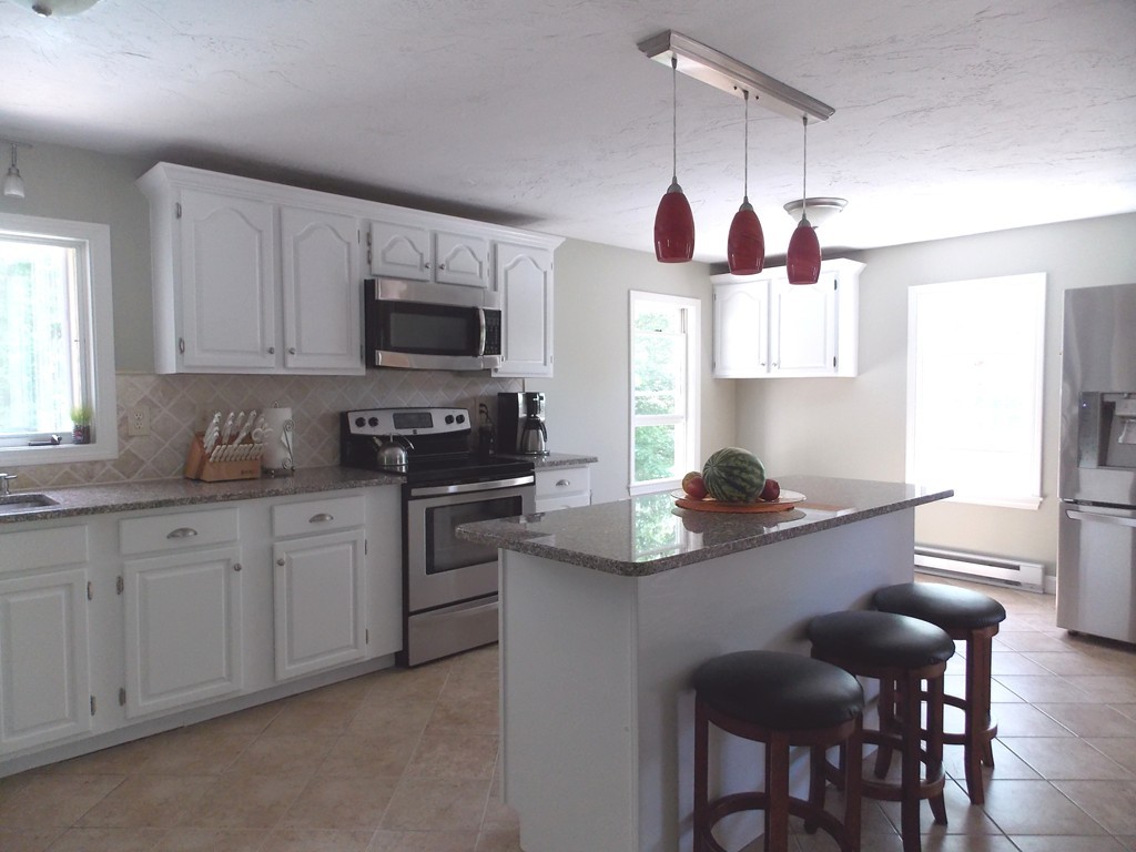 9 Philip Road Hudson, MA 01749 - Photo 4 of 20