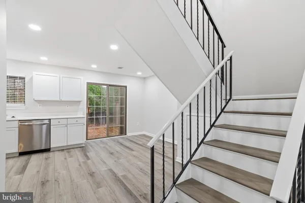 $564,900 | 2006 Headlands Circle, Reston, VA 20191