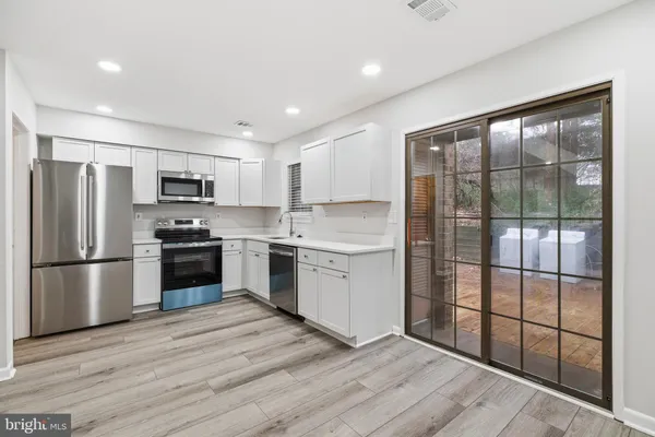 $564,900 | 2006 Headlands Circle, Reston, VA 20191