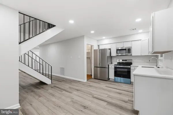 $564,900 | 2006 Headlands Circle, Reston, VA 20191