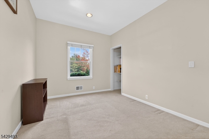 38 Grove Farm Road Pittstown, NJ 08867 - Photo 17 of 46