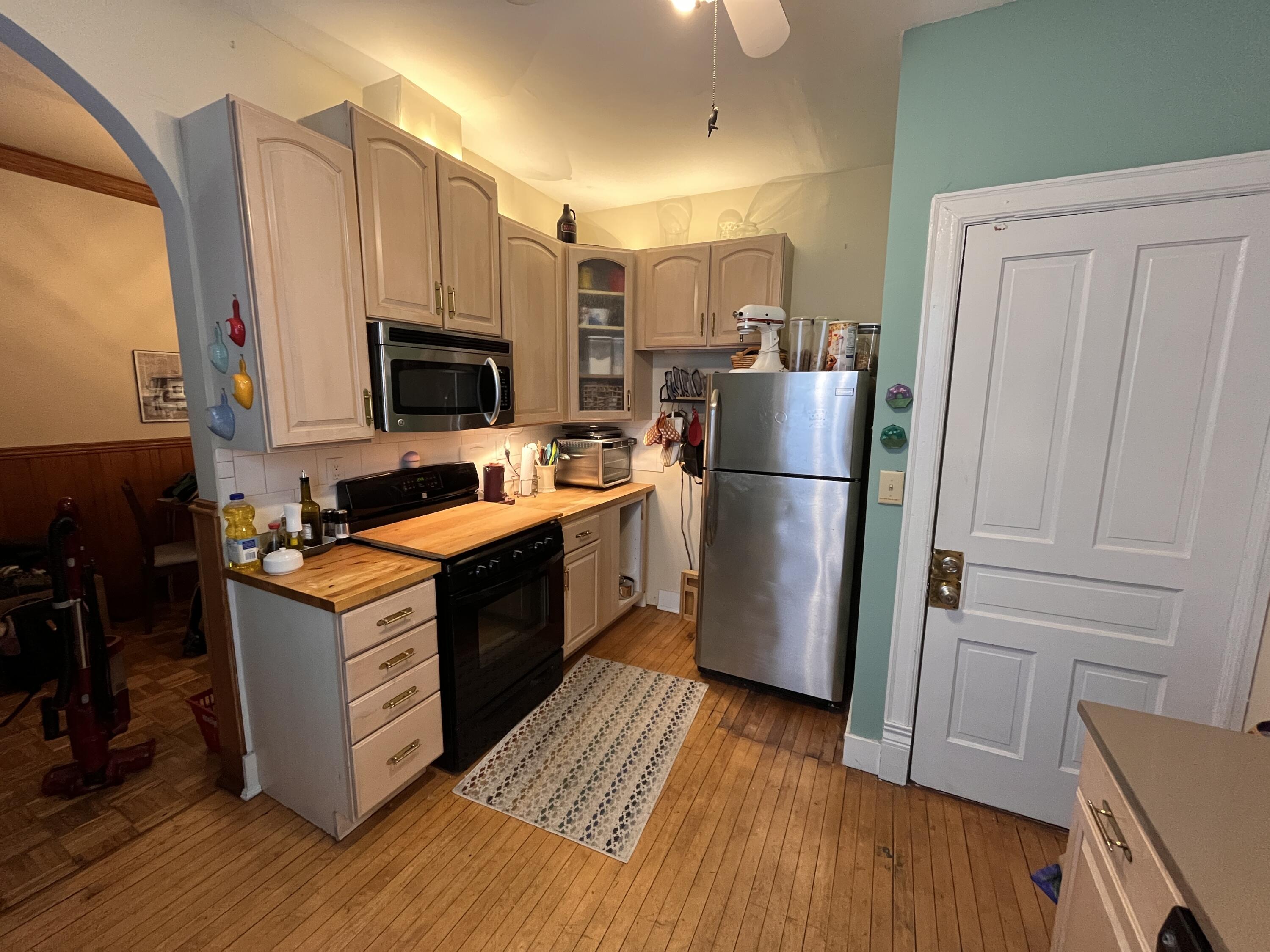 526 West National Avenue, Unit 301 Milwaukee, WI 53204 - Photo 2 of 5 Charming Kitchen