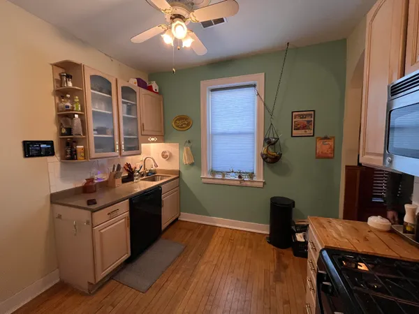 $1,900 | 526 West National Avenue, Unit 301, Milwaukee, WI 53204