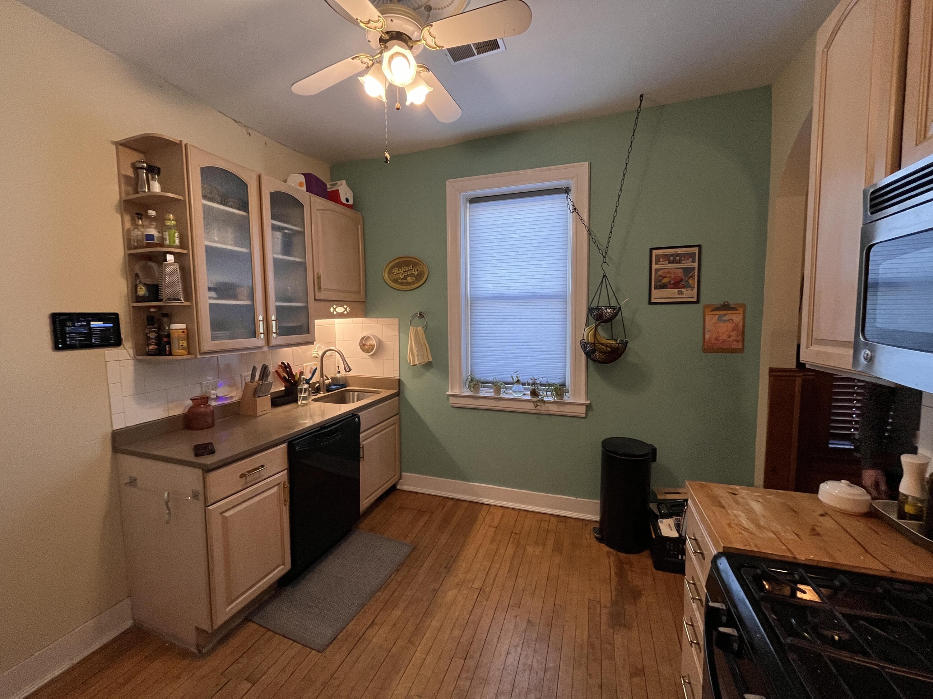 526 West National Avenue, Unit 301 Milwaukee, WI 53204 - Photo 3 of 5 Charming Kitchen