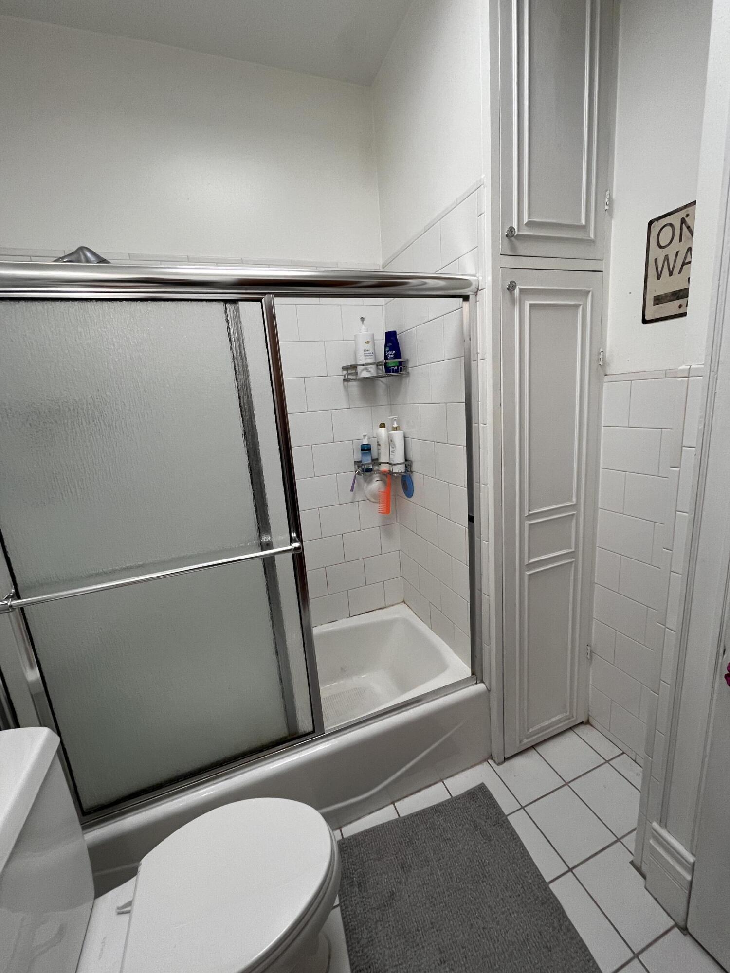 526 West National Avenue, Unit 301 Milwaukee, WI 53204 - Photo 4 of 5 Updated Full Bath w/ Skylight