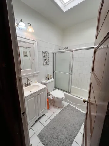 $2,000 | 526 West National Avenue, Unit 301, Milwaukee, WI 53204