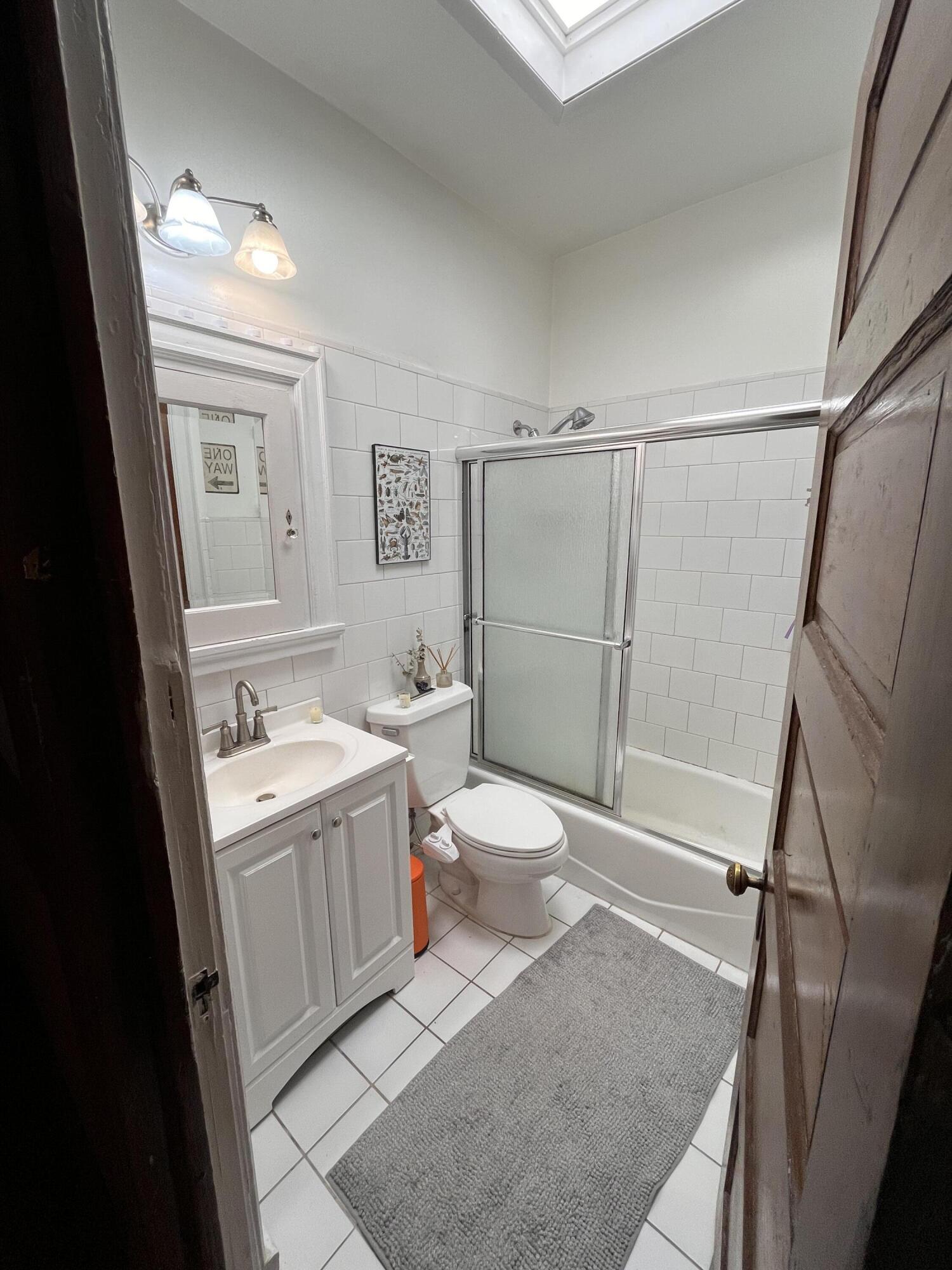 526 West National Avenue, Unit 301 Milwaukee, WI 53204 - Photo 5 of 5 Updated Full Bath w/ Skylight