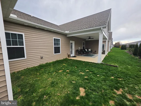 a view of a house with backyard and porch