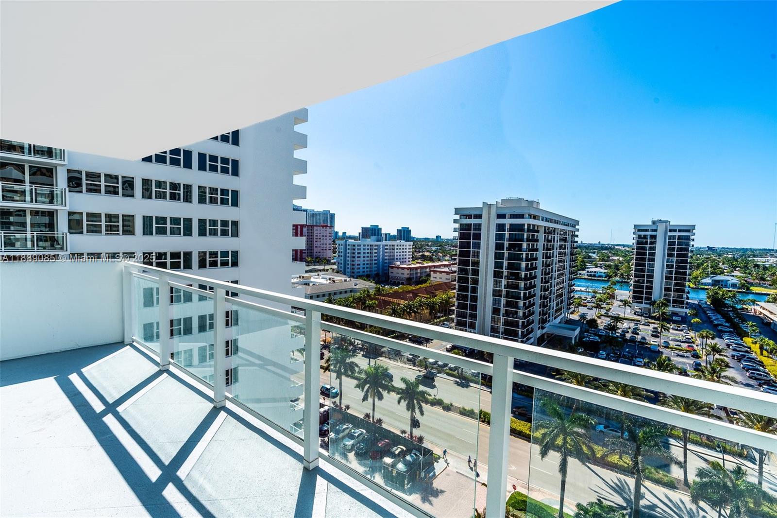2030 South Ocean Drive, Unit 1127 Hallandale Beach, FL 33009 - Photo 2 of 39 a view of balcony with city view
