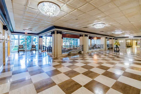 a view of entryway with a rug