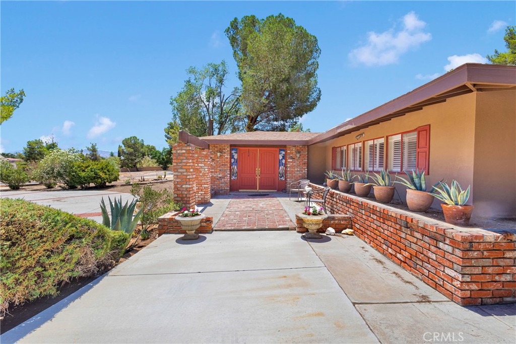 19955 Chickasaw Road Apple Valley, CA 92307 - Photo 5 of 60