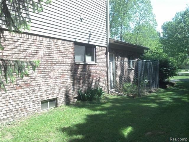 23903 Chapman Road Macomb, MI 48042 - Photo 6 of 21 C5 (Small).JPG