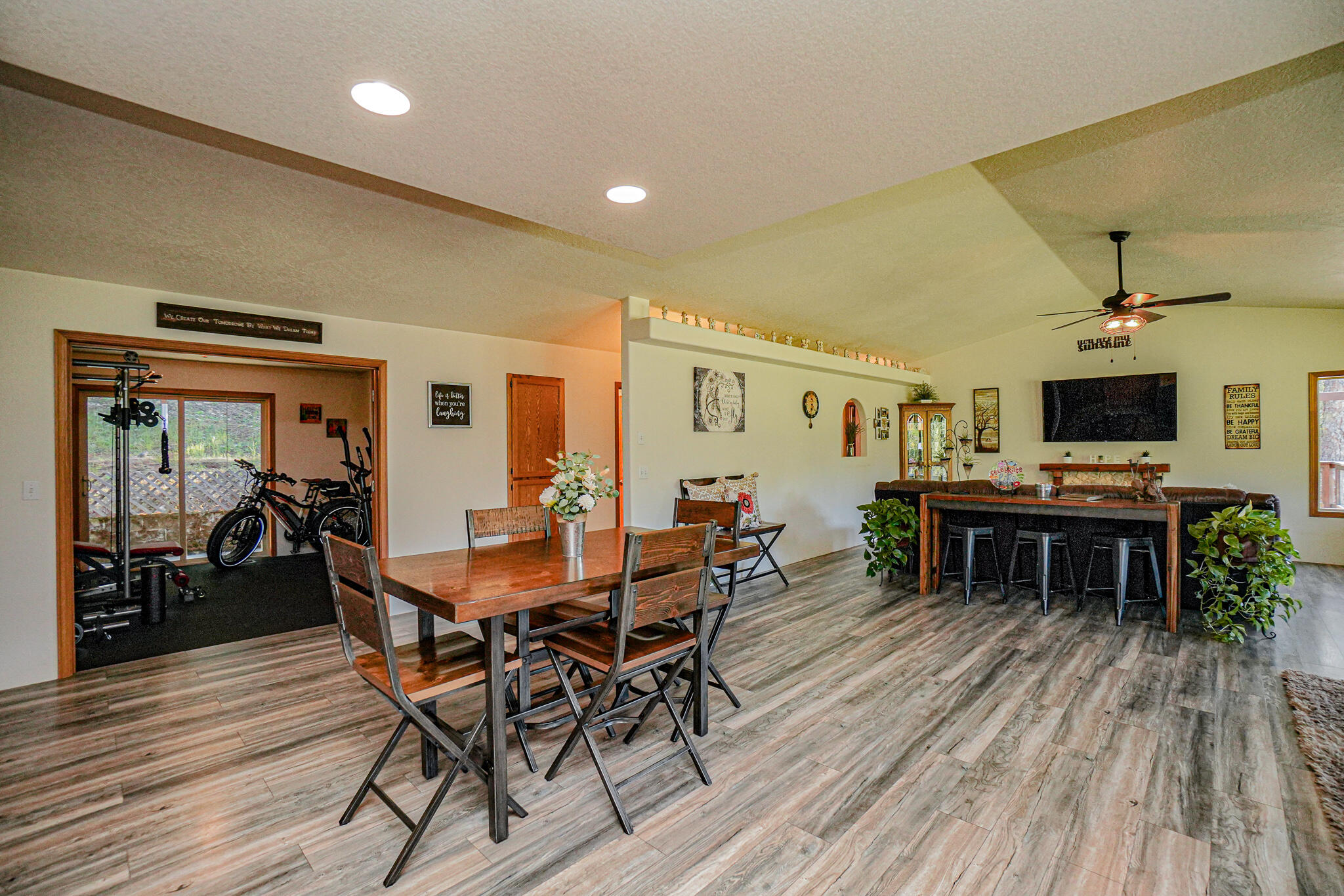 186 Felkner Road Grants Pass, OR 97527 - Photo 19 of 68 DSC09656