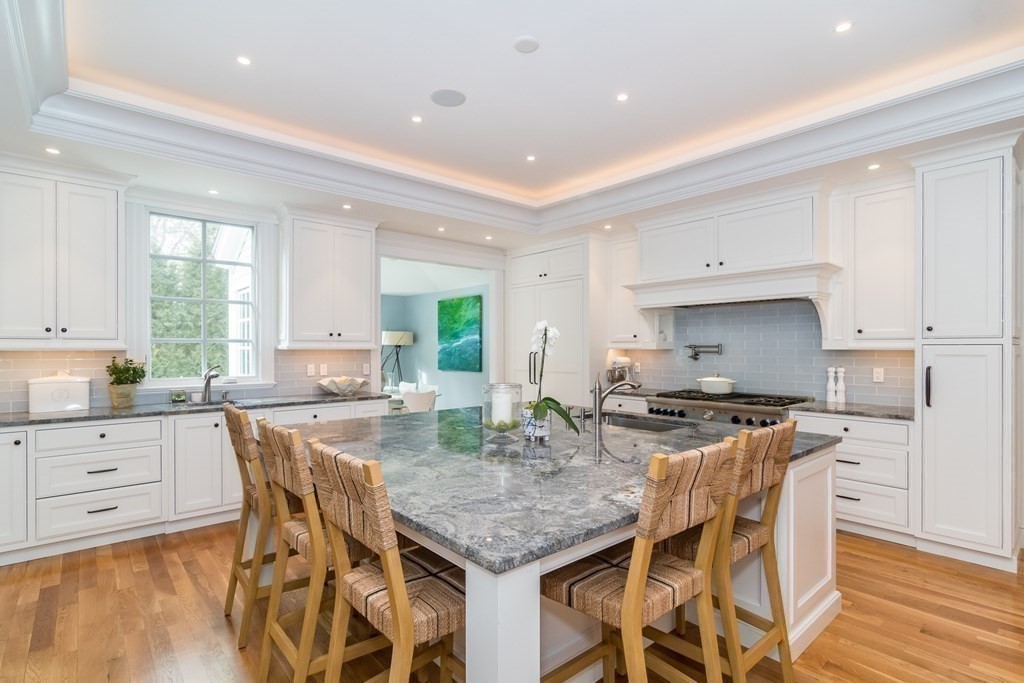 68 Woodcliff Road Wellesley, MA 02481 - Photo 5 of 30