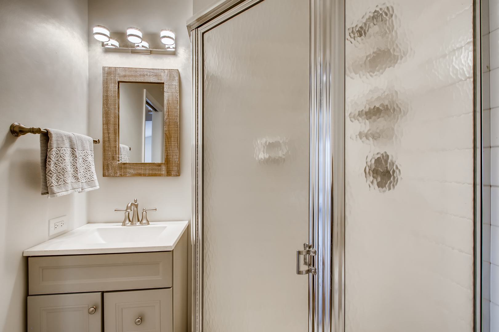 140 West Golf Road, Unit B Libertyville, IL 60048 - Photo 14 of 14 a bathroom with a sink vanity and mirror