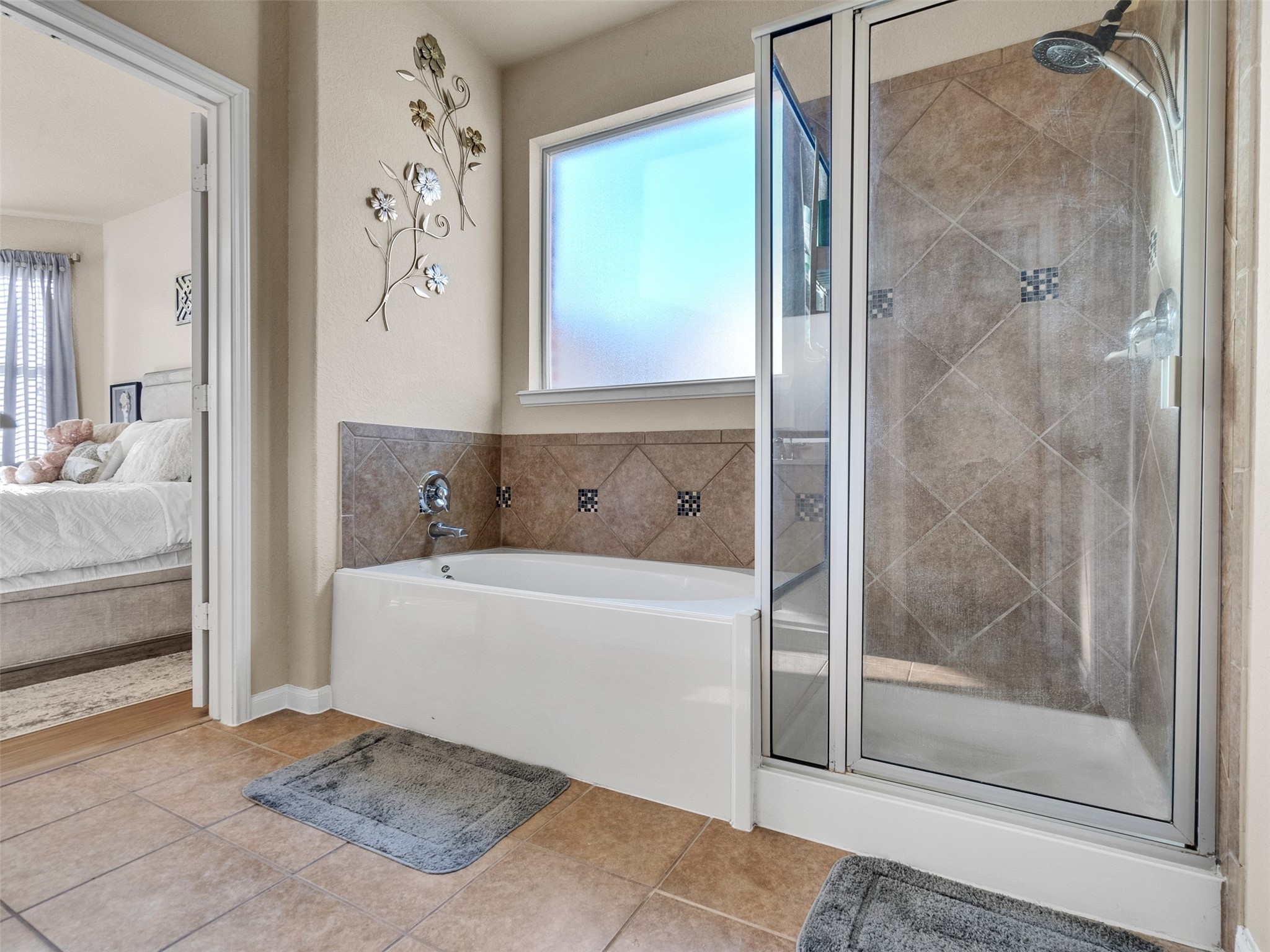 522 Summer Mist Lane Rosenberg, TX 77469 - Photo 19 of 36 Morning light and spa vibes! Whether you’re a quick shower person or a long-soak-in-the-tub person, this bathroom has you covered.