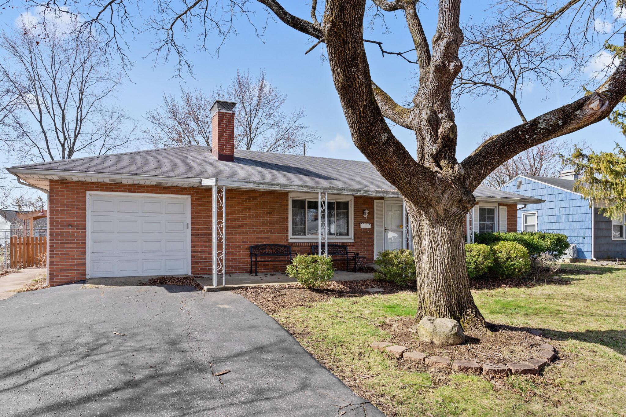 Darbyhurst Zillow Sized-29