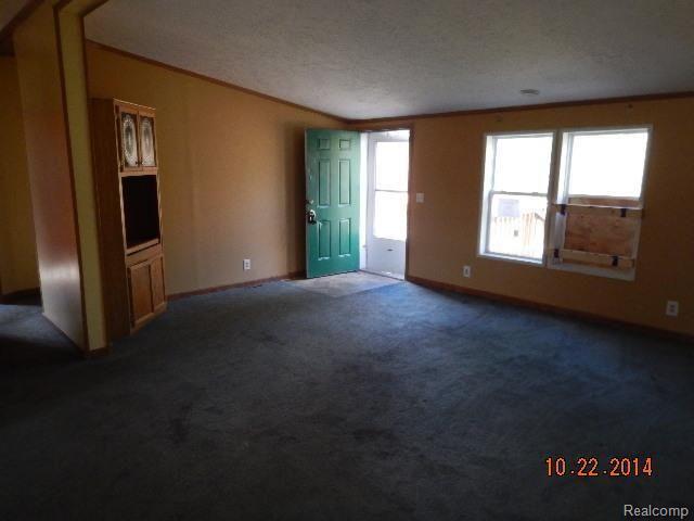 67 North Hospital Road Waterford, MI 48327 - Photo 5 of 9 DSCN1037.jpg