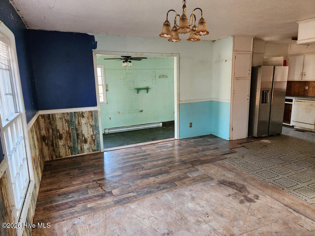 905 Dublin Run Road Aurora, NC 27806 - Photo 4 of 17 4 LIVING ROOM