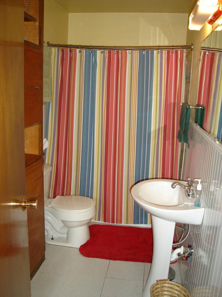 410 Willowlawn Road Yakima, WA 98908 - Photo 4 of 23 Bathroom