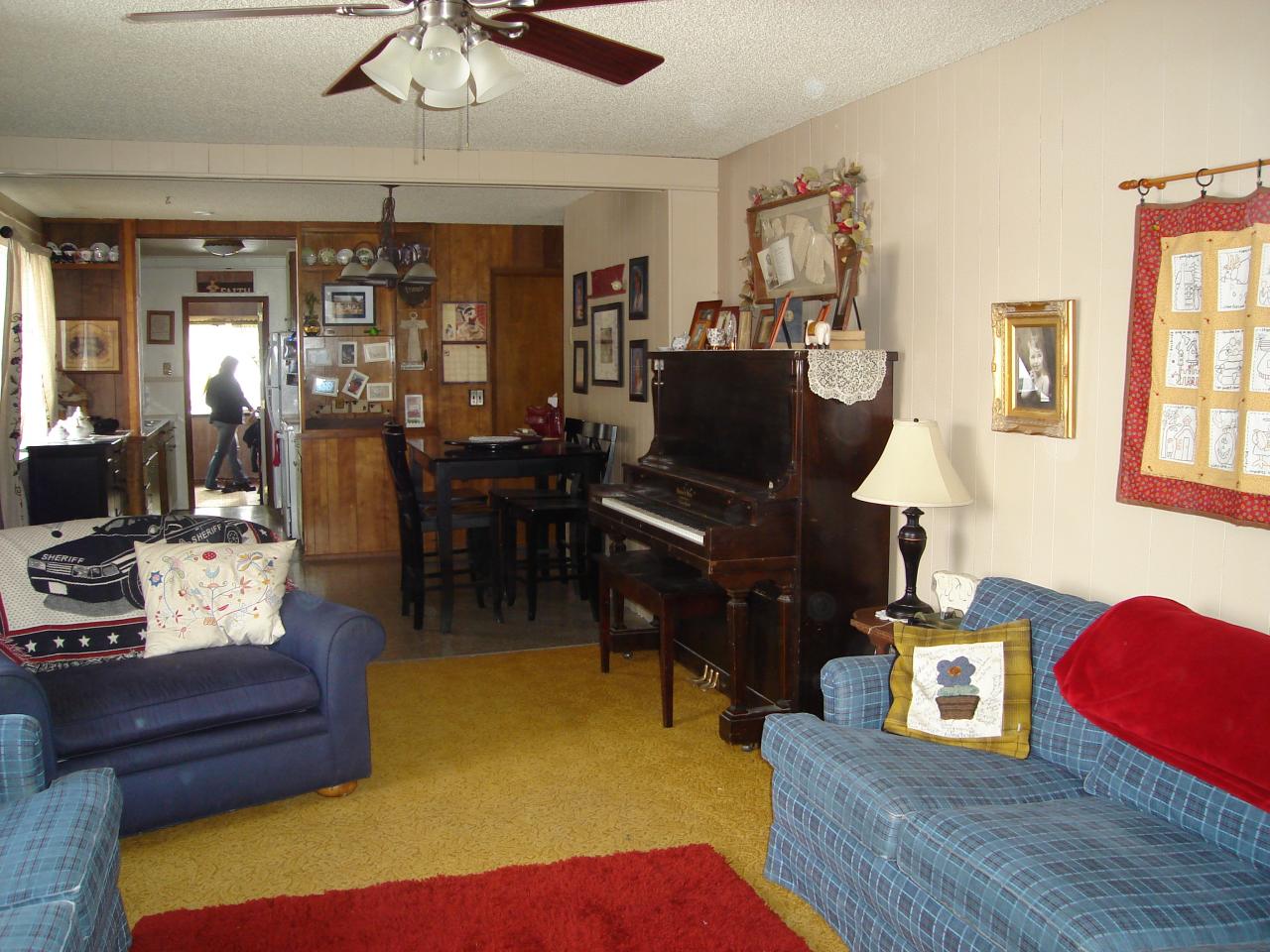 410 Willowlawn Road Yakima, WA 98908 - Photo 6 of 23 Living / Dining Room