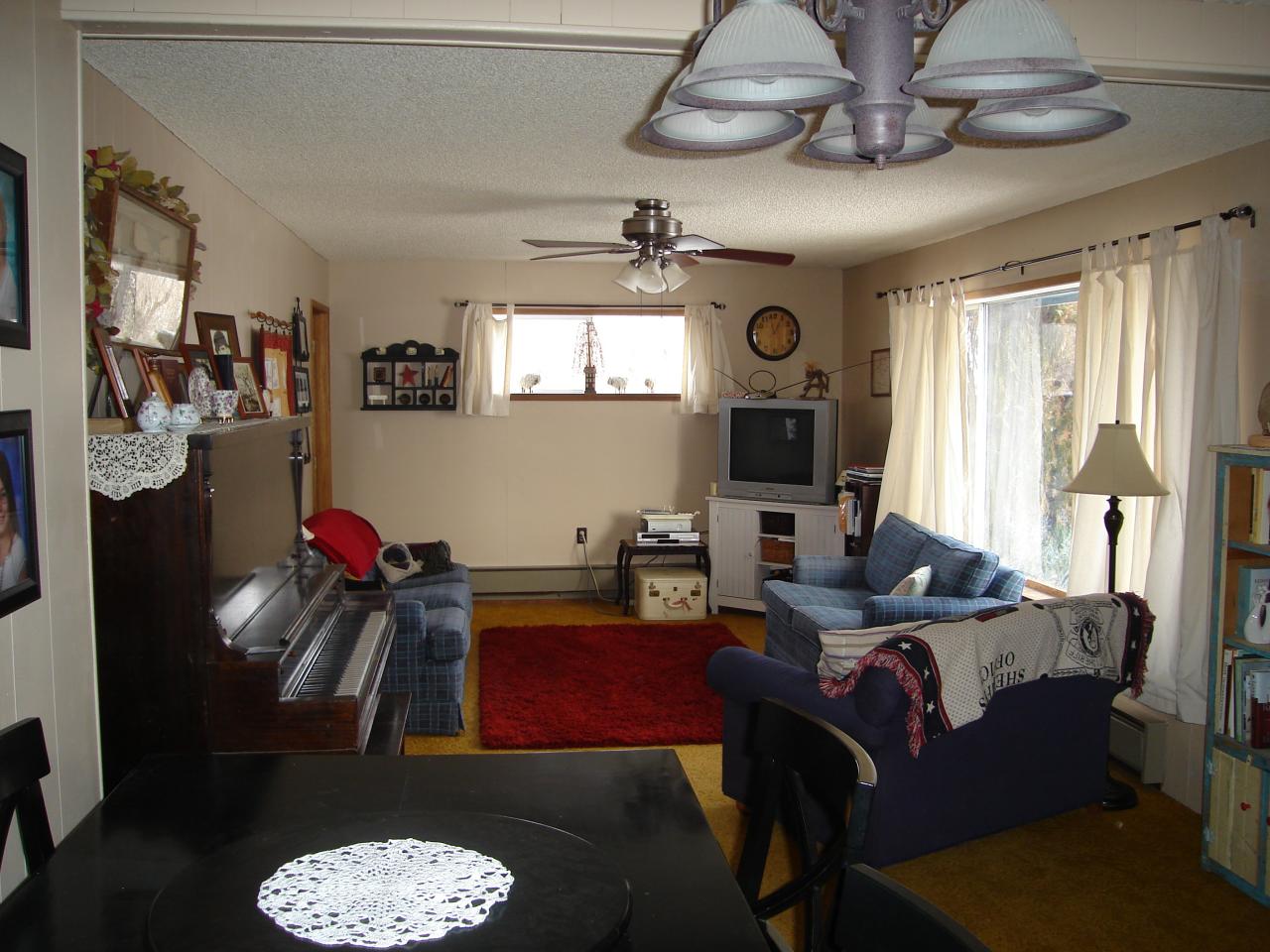 410 Willowlawn Road Yakima, WA 98908 - Photo 7 of 23 Living Room
