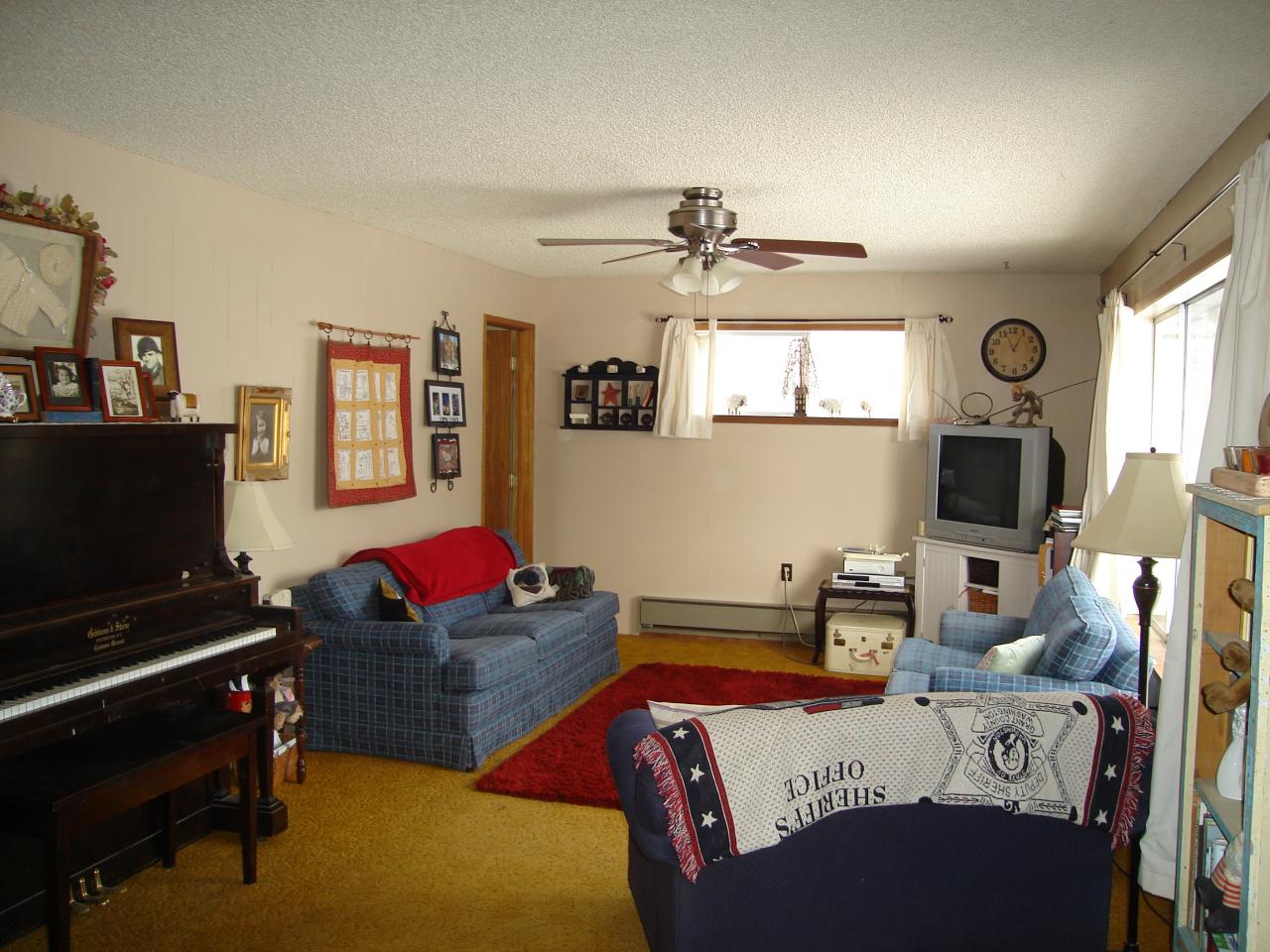 410 Willowlawn Road Yakima, WA 98908 - Photo 8 of 23 Living Room