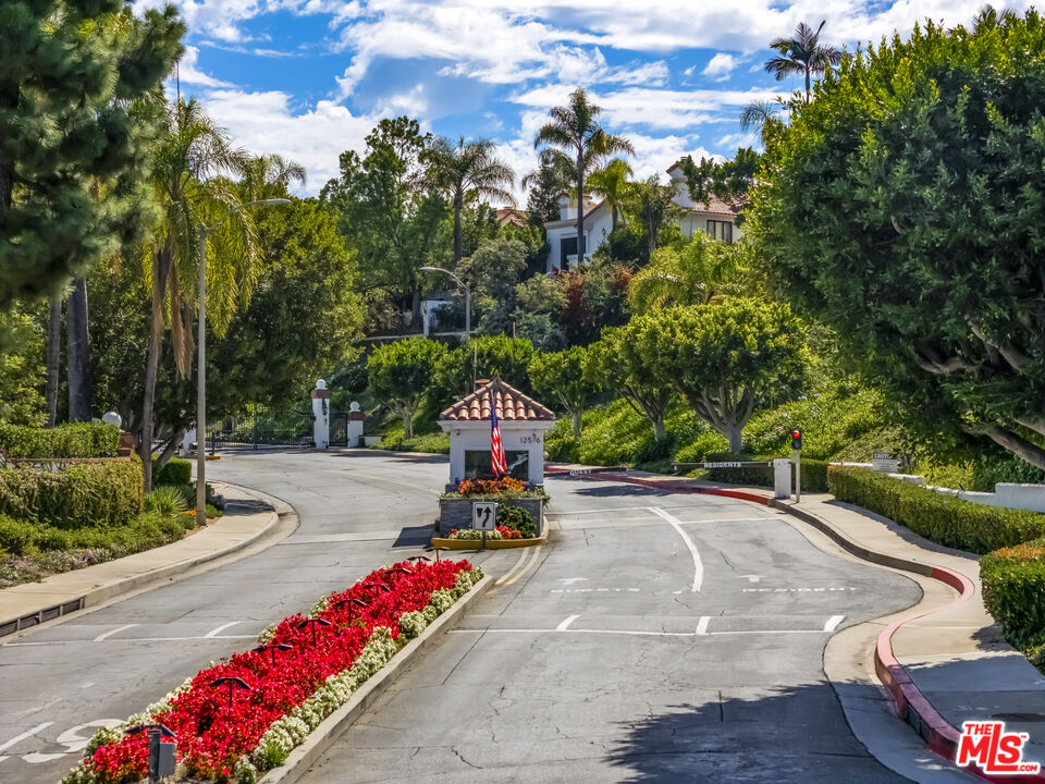 12612 Promontory Road Los Angeles, CA 90049 - Photo 3 of 5 Gallery Image 3