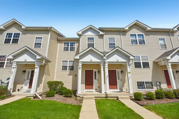 $235,000 | 626 Triumph Court, Hainesville, IL 60073
