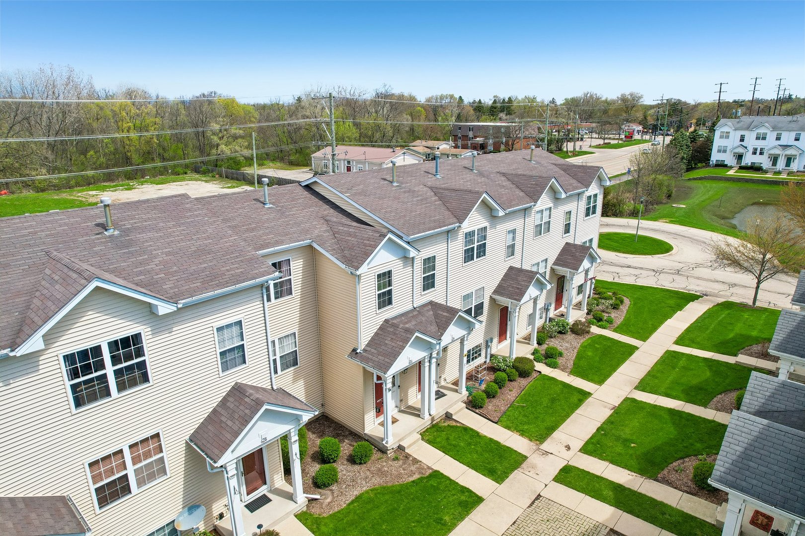 626 Triumph Court Hainesville, IL 60073 - Photo 21 of 32 a aerial view of a house with a yard