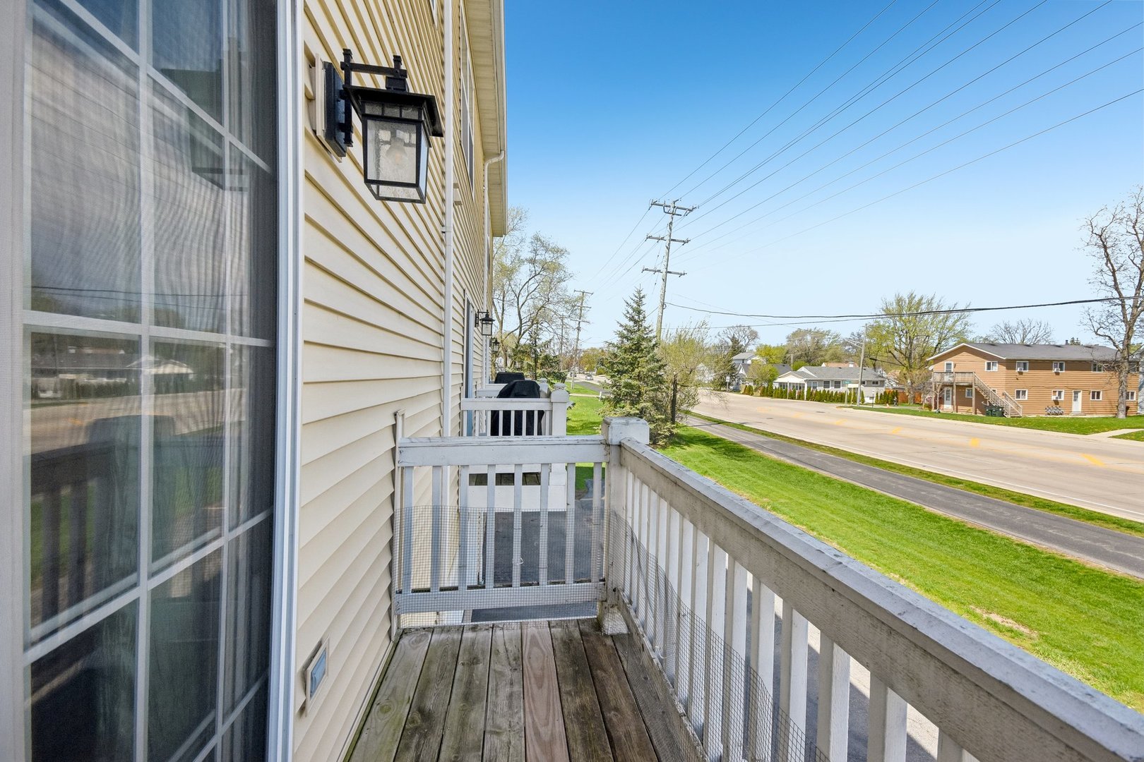 626 Triumph Court Hainesville, IL 60073 - Photo 9 of 32 a view of balcony with furniture