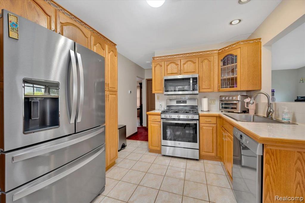 20779 Marter Road Grosse Pointe Woods, MI 48236 - Photo 16 of 39
