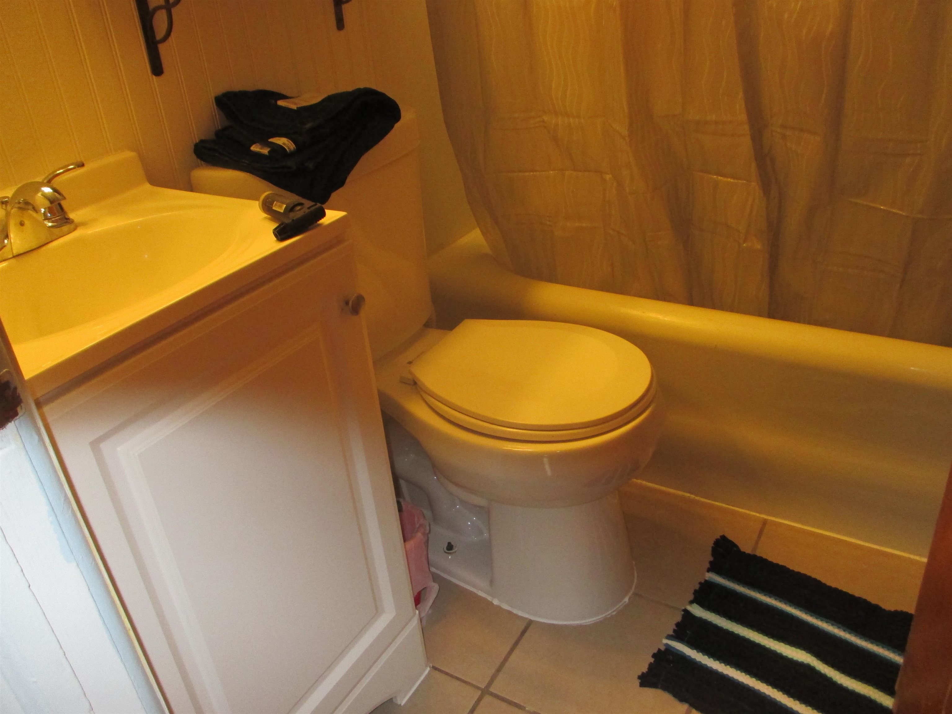 3468 North Linden Road Flint, MI 48504 - Photo 11 of 23 Main Floor Bath