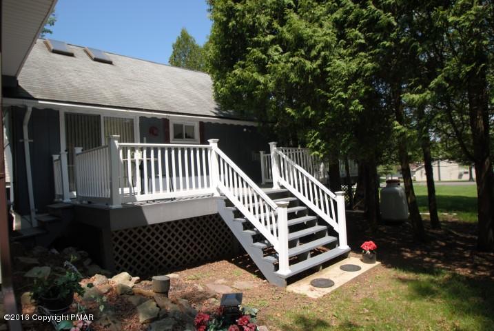 90 Highridge Road Albrightsville, PA 18210 - Photo 29 of 30 a view of a bench in the roof deck