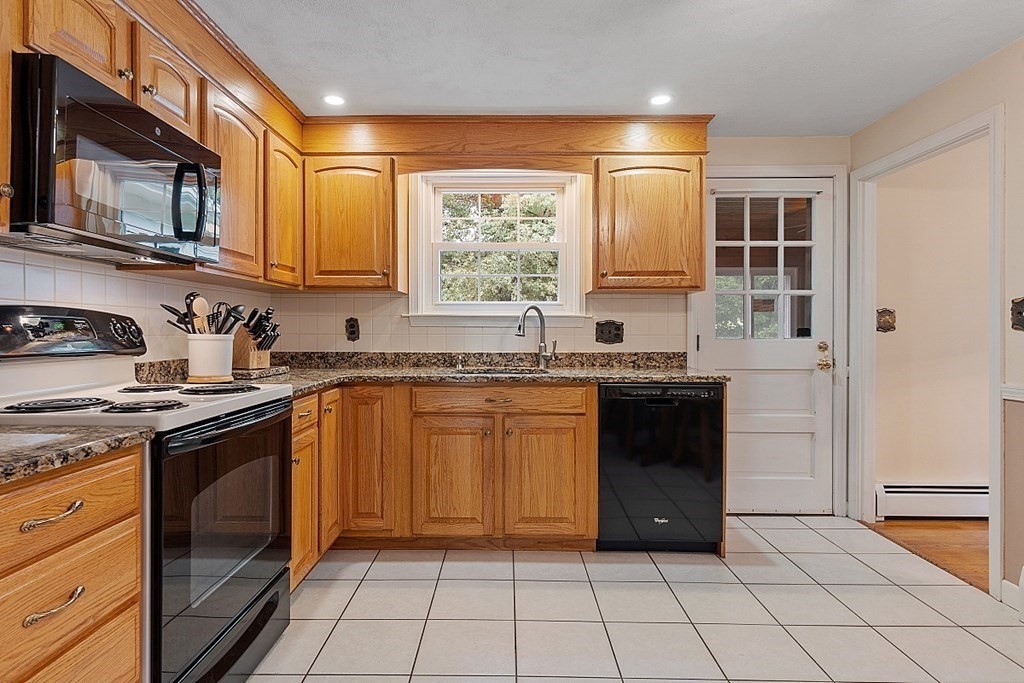 27 Marcia Road Wilmington, MA 01887 - Photo 7 of 38 Gallery Image 7