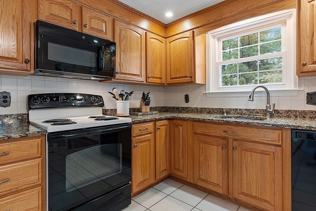 27 Marcia Road Wilmington, MA 01887 - Photo 8 of 38 Gallery Image 8
