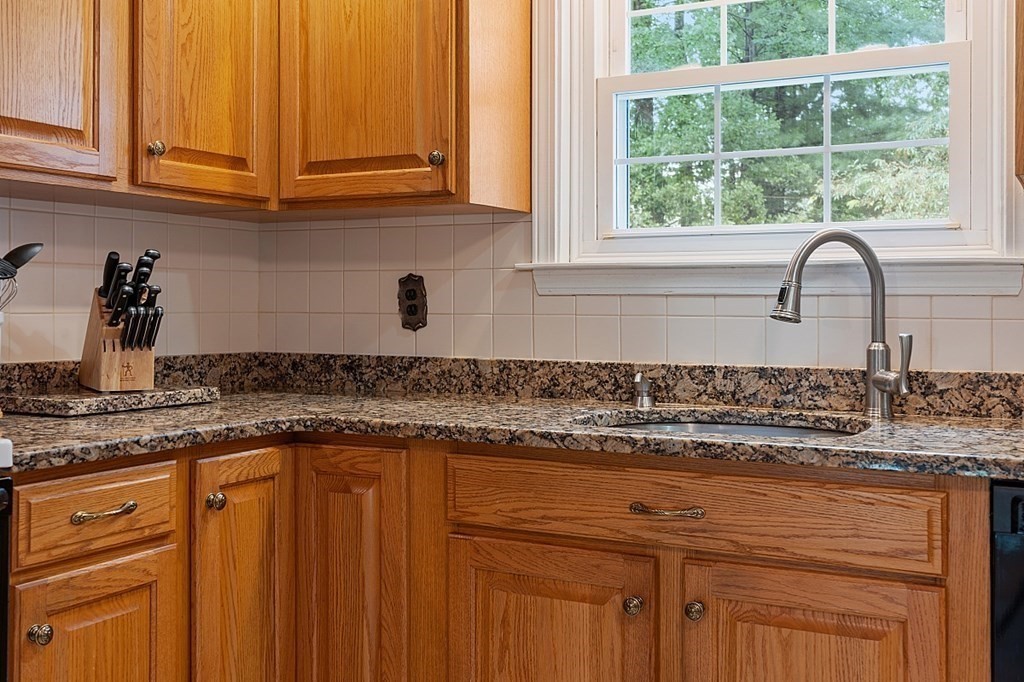 27 Marcia Road Wilmington, MA 01887 - Photo 9 of 38 Gallery Image 9